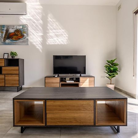 F11 Room 2, Private Room Two Single Beds Shared Bathroom In Shared Flat ムサイダ エクステリア 写真