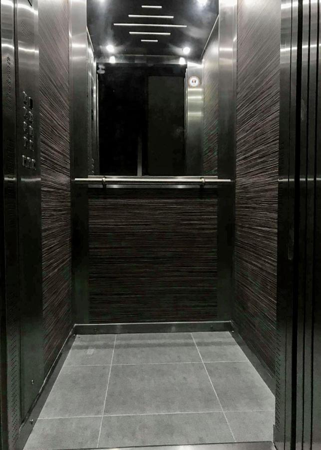 F11 Room 2, Private Room Two Single Beds Shared Bathroom In Shared Flat ムサイダ エクステリア 写真