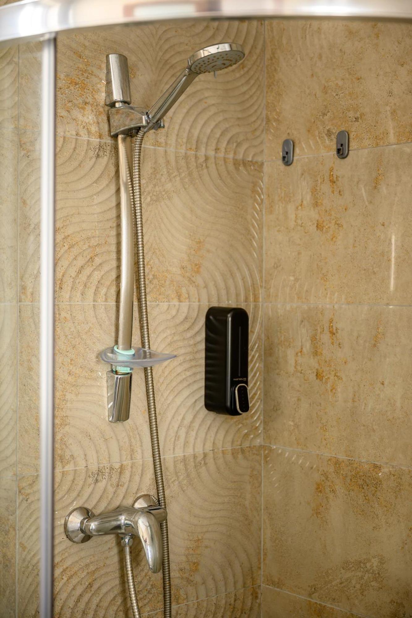 F11 Room 2, Private Room Two Single Beds Shared Bathroom In Shared Flat ムサイダ エクステリア 写真