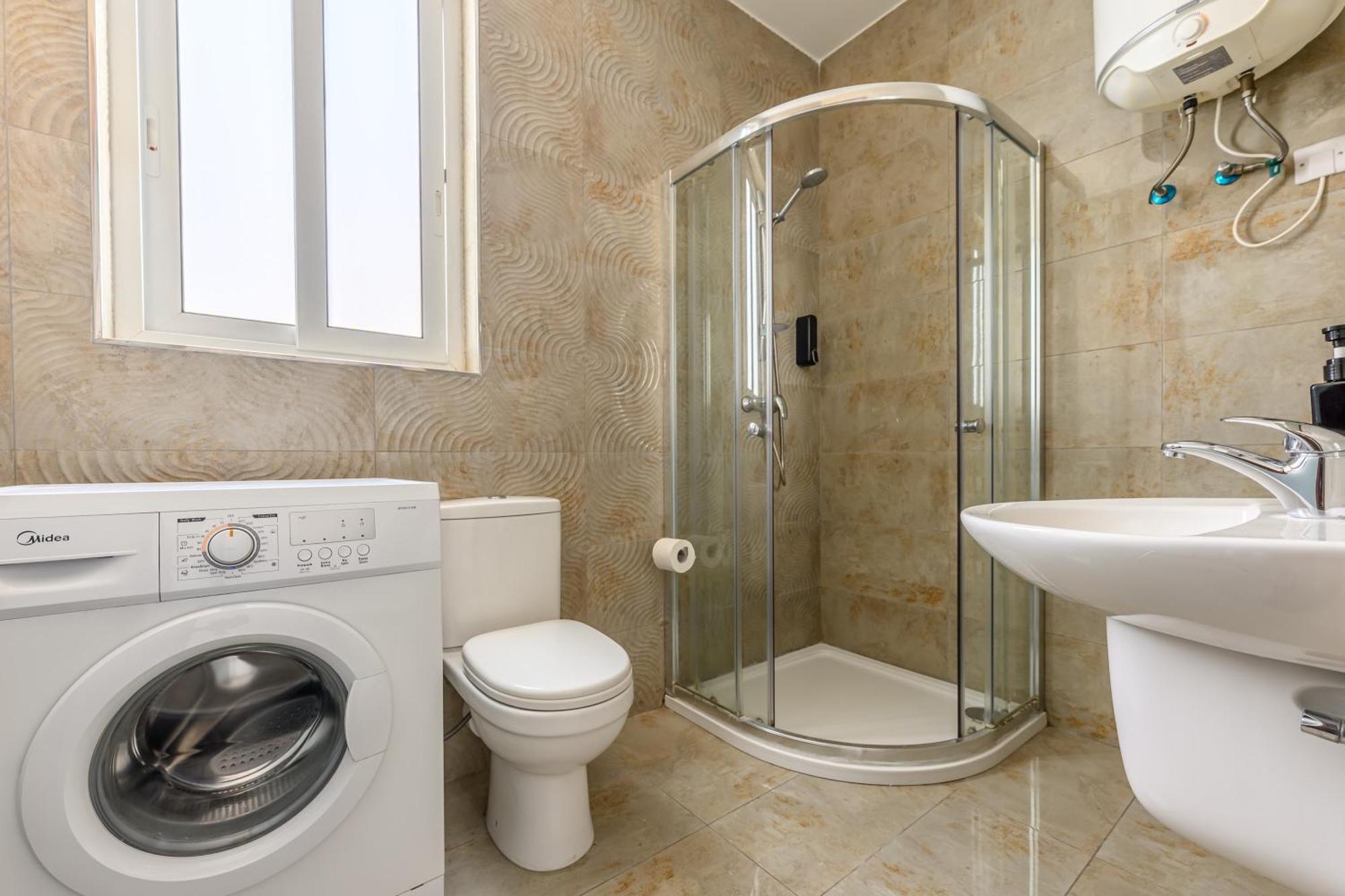 F11 Room 2, Private Room Two Single Beds Shared Bathroom In Shared Flat ムサイダ エクステリア 写真