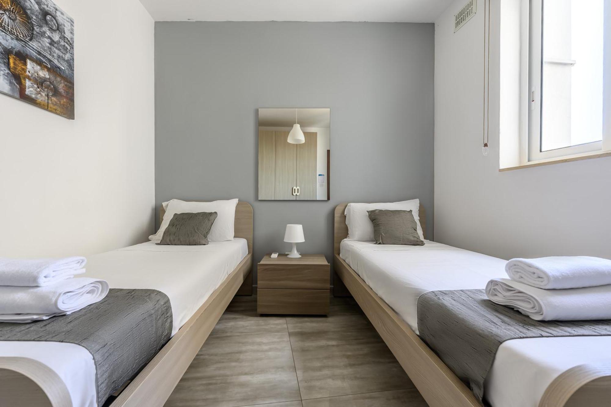 F11 Room 2, Private Room Two Single Beds Shared Bathroom In Shared Flat ムサイダ エクステリア 写真