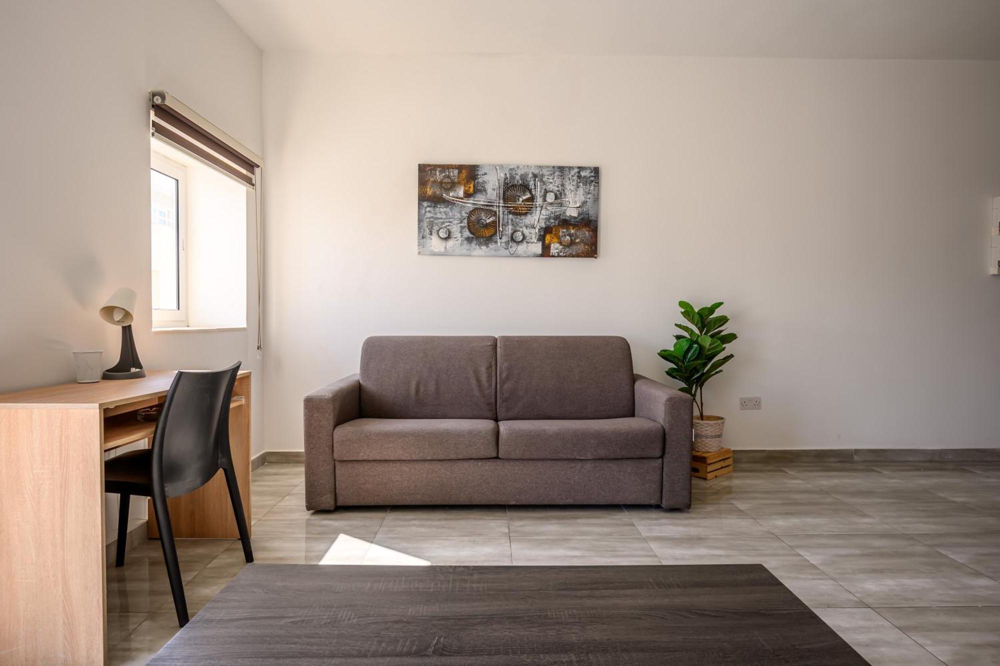 F11 Room 2, Private Room Two Single Beds Shared Bathroom In Shared Flat ムサイダ エクステリア 写真