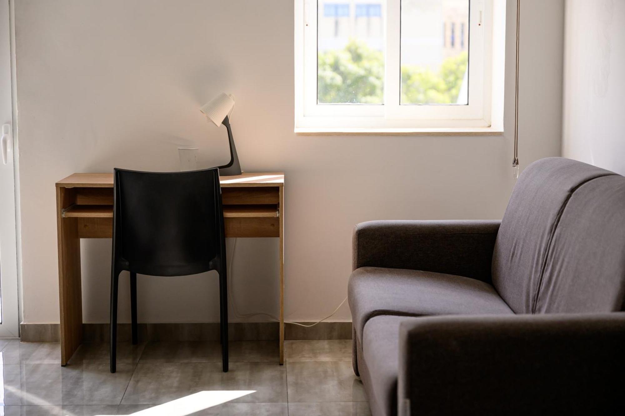 F11 Room 2, Private Room Two Single Beds Shared Bathroom In Shared Flat ムサイダ エクステリア 写真