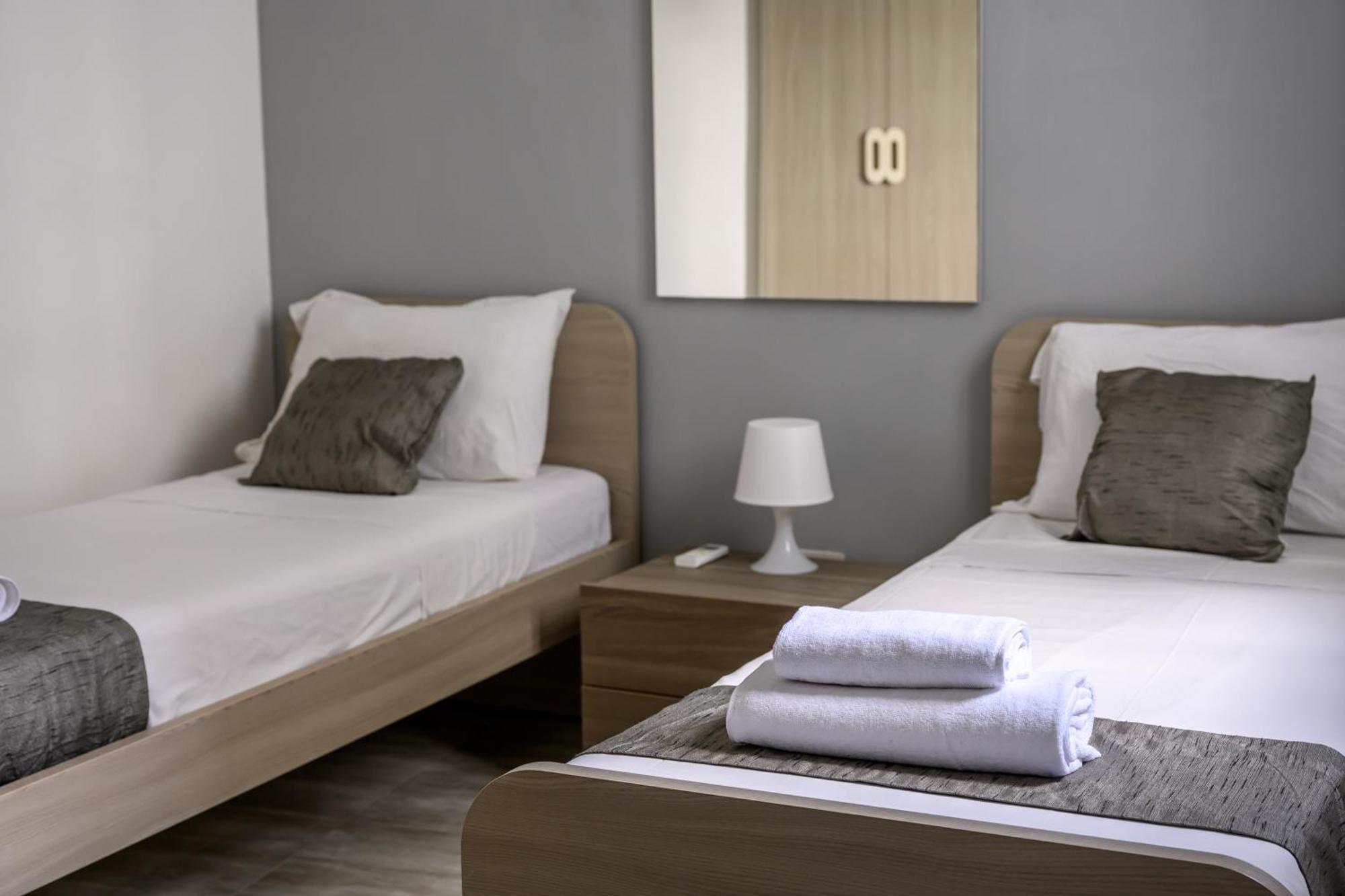 F11 Room 2, Private Room Two Single Beds Shared Bathroom In Shared Flat ムサイダ エクステリア 写真